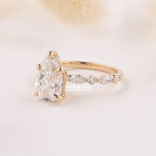 Pear-Cut Lab-Grown Diamond Engagement Ring – 14K Yellow Gold Marquise Accent